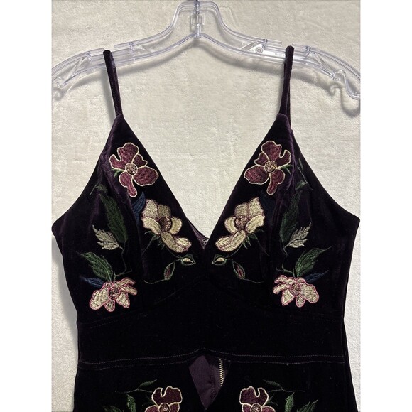 Fashion Nova Purple Velvet Mini Dress Floral Embroidery Cutout Zipper Size Small - Picture 2 of 10